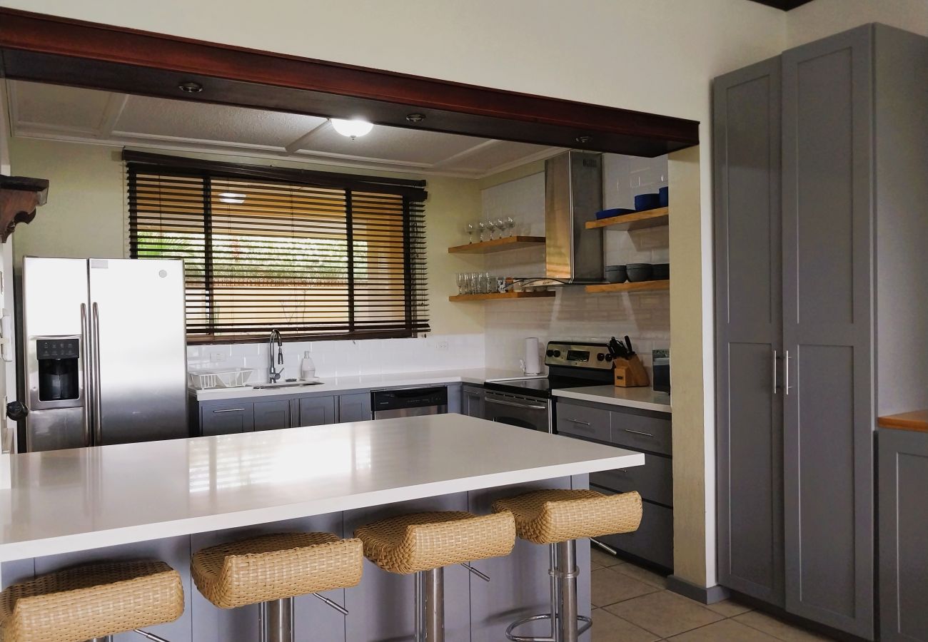 Condominium in Playa Flamingo - 5mins to Marina-Oceanview-Full Kitchen-Pool-AC-Gym – Presidential Suites 4