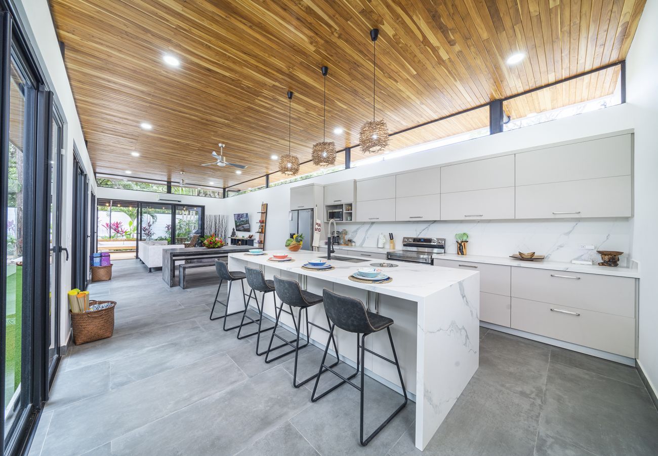 House in Potrero - 350m to beach - Guitar-shaped Pool – Kitchen - BBQ: Casa Guitarra