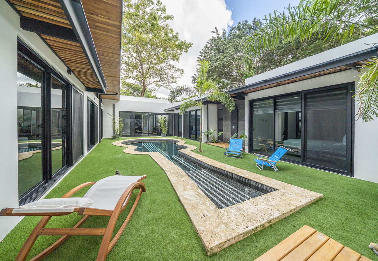 House in Potrero - 350m to beach - Guitar-shaped Pool – Kitchen - BBQ: Casa Guitarra