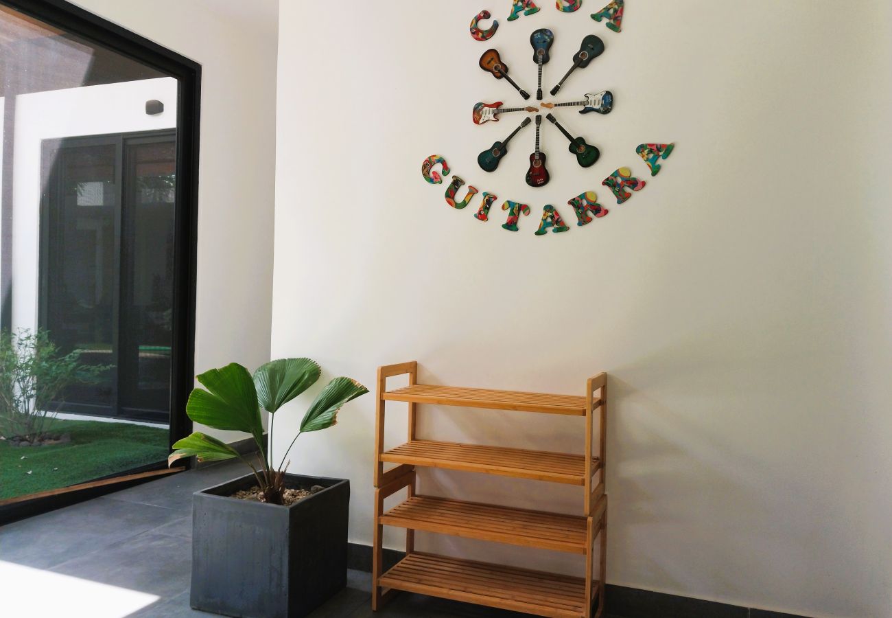 House in Potrero - 350m to beach - Guitar-shaped Pool – Kitchen - BBQ: Casa Guitarra