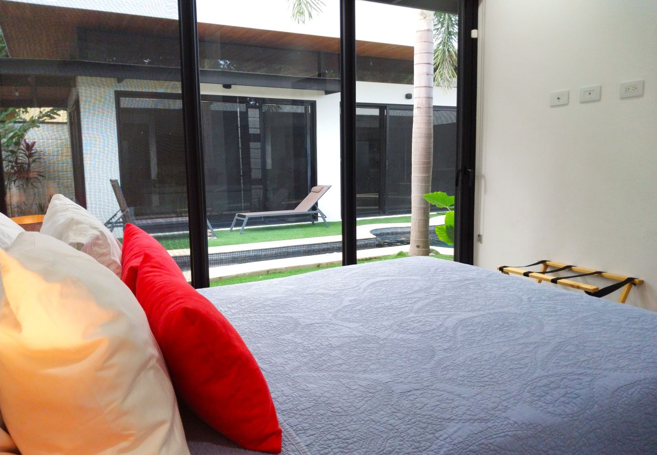 House in Potrero - 350m to beach - Guitar-shaped Pool – Kitchen - BBQ: Casa Guitarra