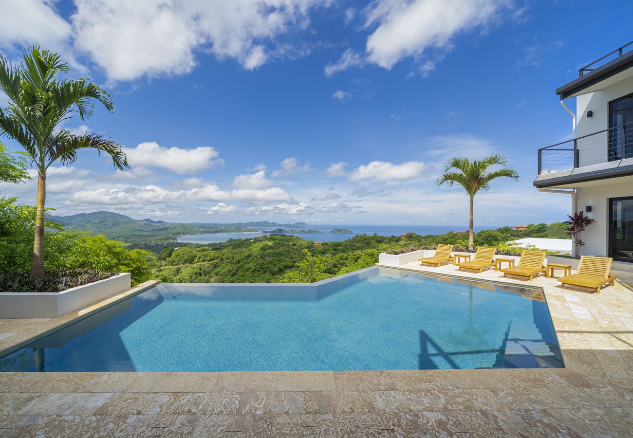 Villa in Potrero - Serene Villa: Ocean View Pool, Rooftop Deck, 5 BR - Villa Vista Pacifico