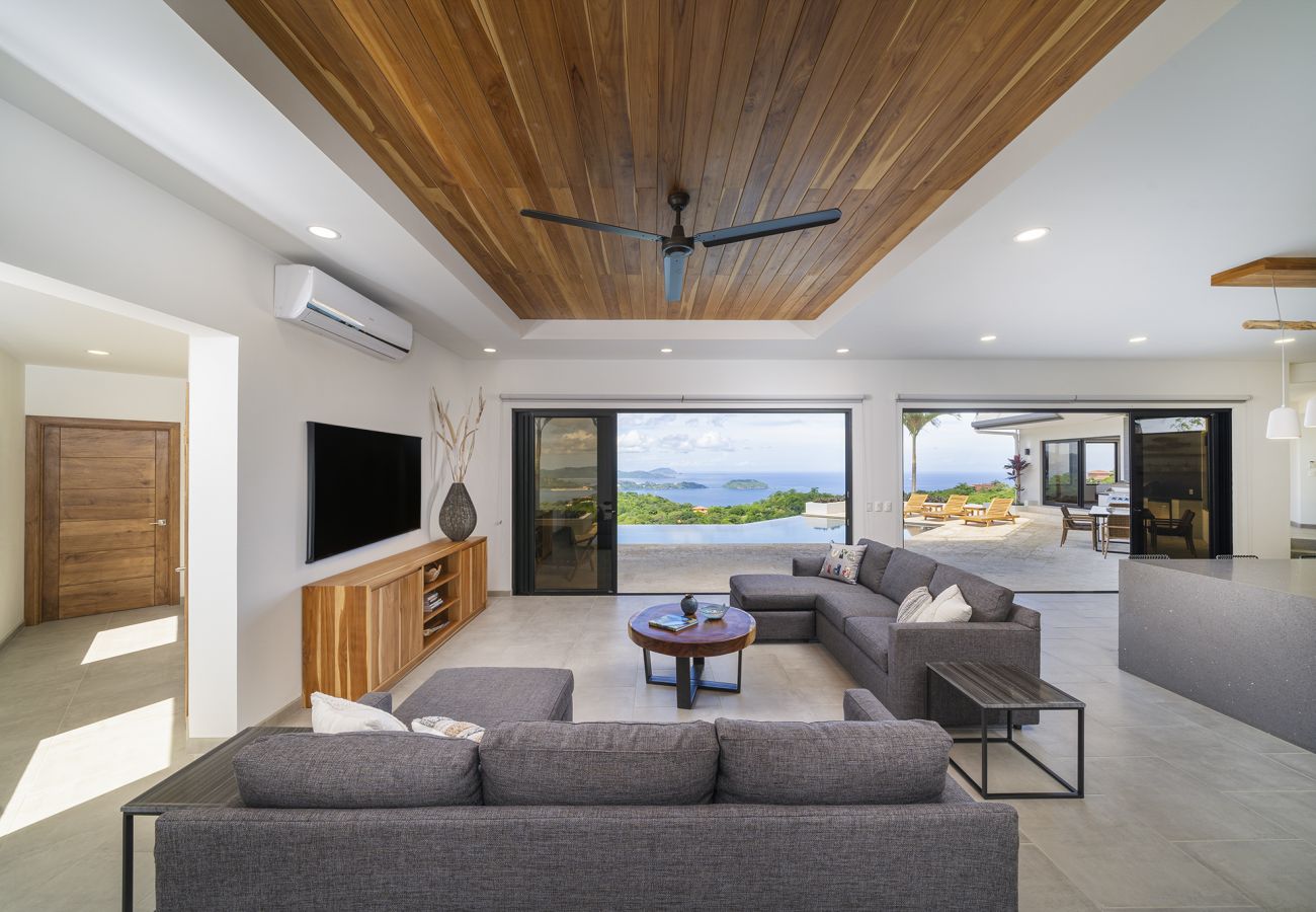 Villa in Potrero - Serene Villa: Ocean View Pool, Rooftop Deck, 5 BR - Villa Vista Pacifico