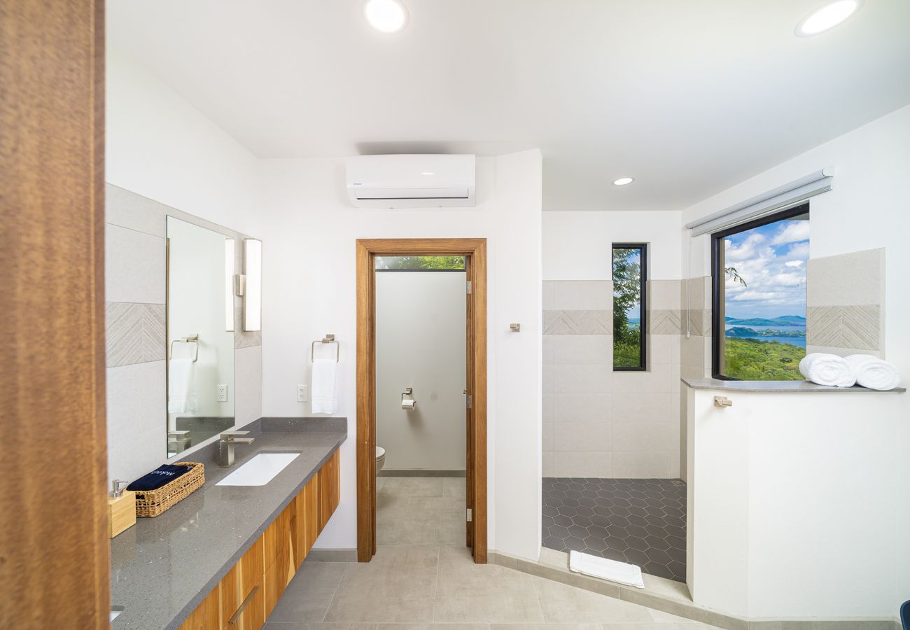 Villa in Potrero - Serene Villa: Ocean View Pool, Rooftop Deck, 5 BR - Villa Vista Pacifico