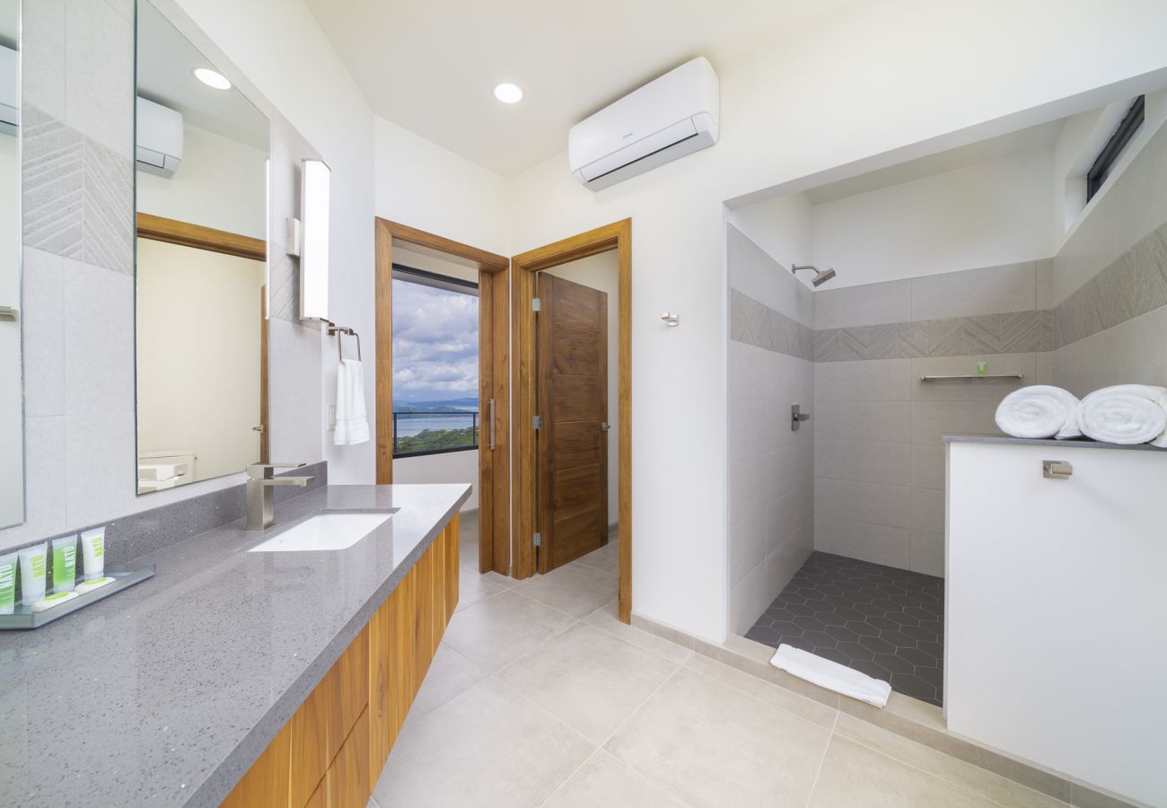 Villa in Potrero - Serene Villa: Ocean View Pool, Rooftop Deck, 5 BR - Villa Vista Pacifico