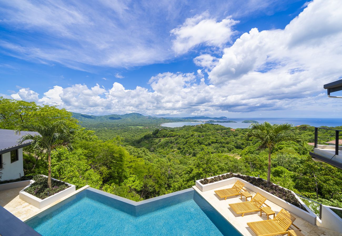 Villa in Potrero - Serene Villa: Ocean View Pool, Rooftop Deck, 5 BR - Villa Vista Pacifico