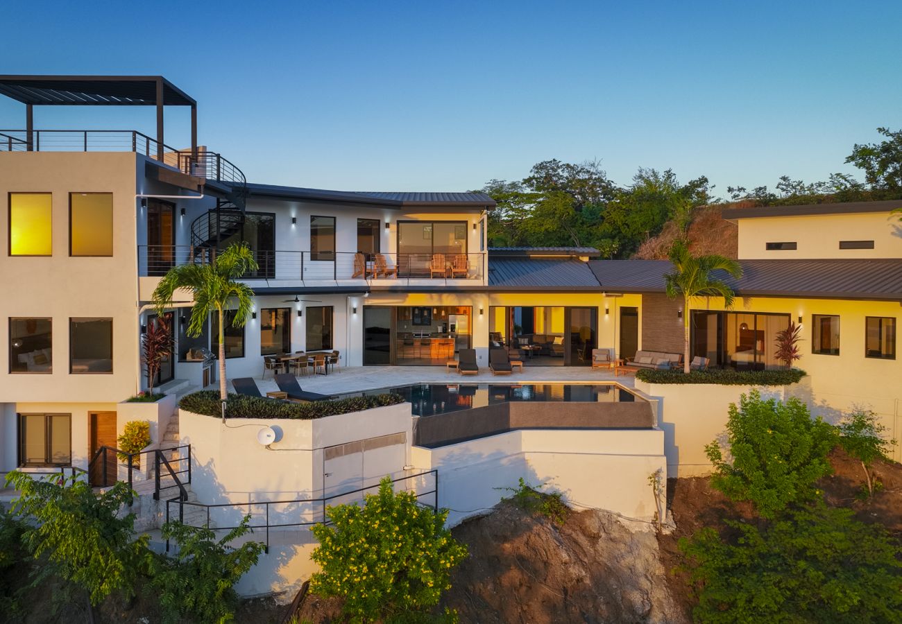 Villa in Potrero - Serene Villa: Ocean View Pool, Rooftop Deck, 5 BR - Villa Vista Pacifico
