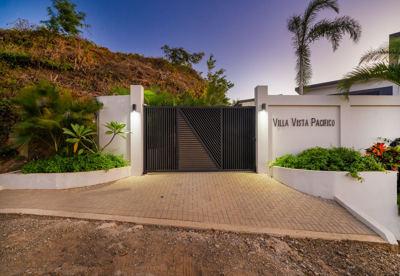 Villa in Potrero - Serene Villa: Ocean View Pool, Rooftop Deck, 5 BR - Villa Vista Pacifico