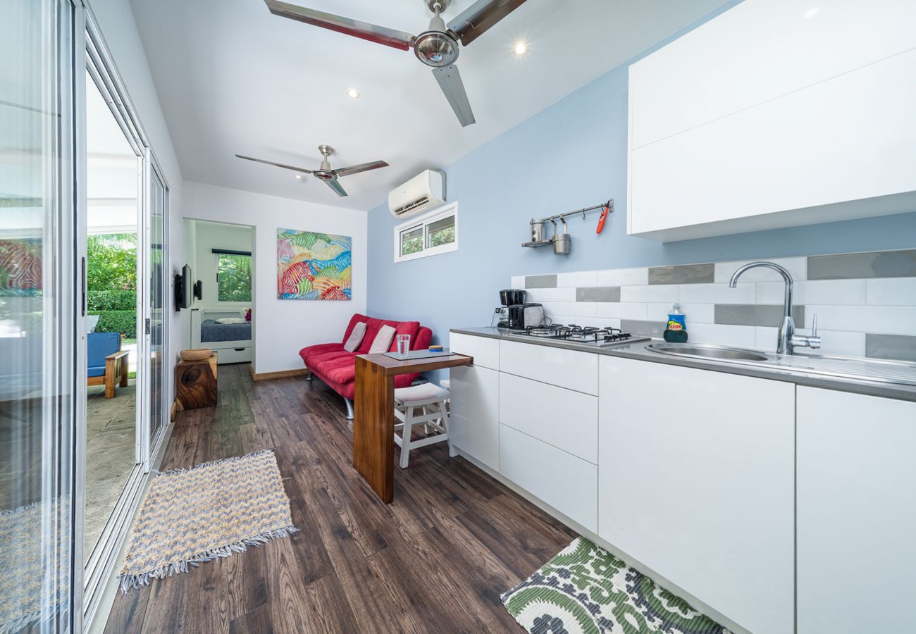 Bungalow in Potrero - Tiny home w/ Pool, Backyard, Parking, BBQ, Kitchen & more in Playa Potrero