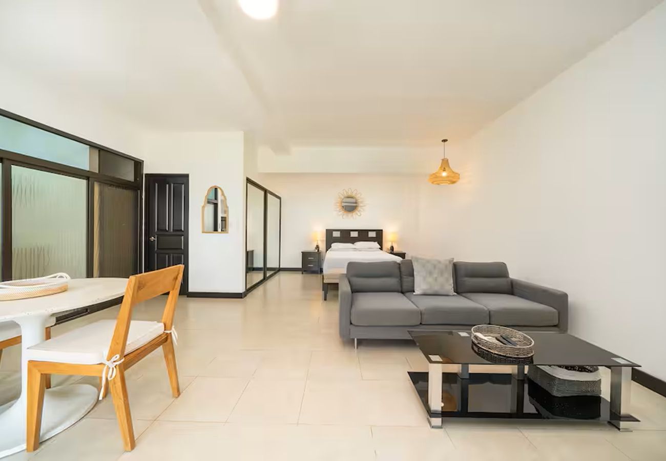 Studio in Playa Flamingo - Playa Flamingo: Studio 5-mins Walk to the Beach - Presidential Suites 17b