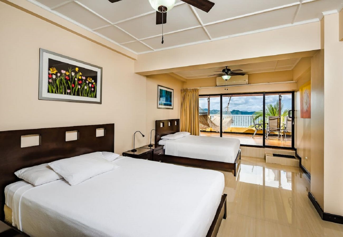 Condominium in Playa Flamingo - Playa Flamingo: beautiful spacious condo, everything in walking distance - Presidential Suites 17
