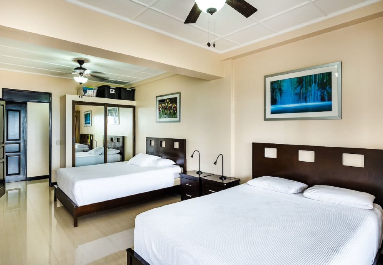 Condominium in Playa Flamingo - Playa Flamingo: beautiful spacious condo, everything in walking distance - Presidential Suites 17