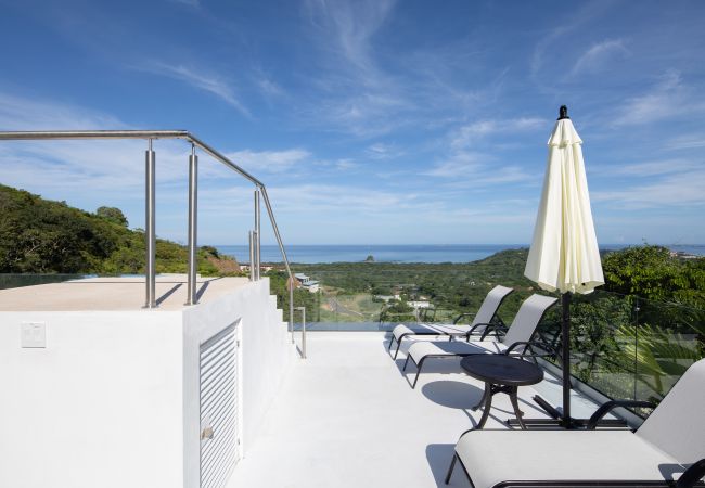 House in Playa Flamingo - 2 BR Home in Mar Vista-Pool-Balcony-Ocean View-BBQ: Casa Ayla B