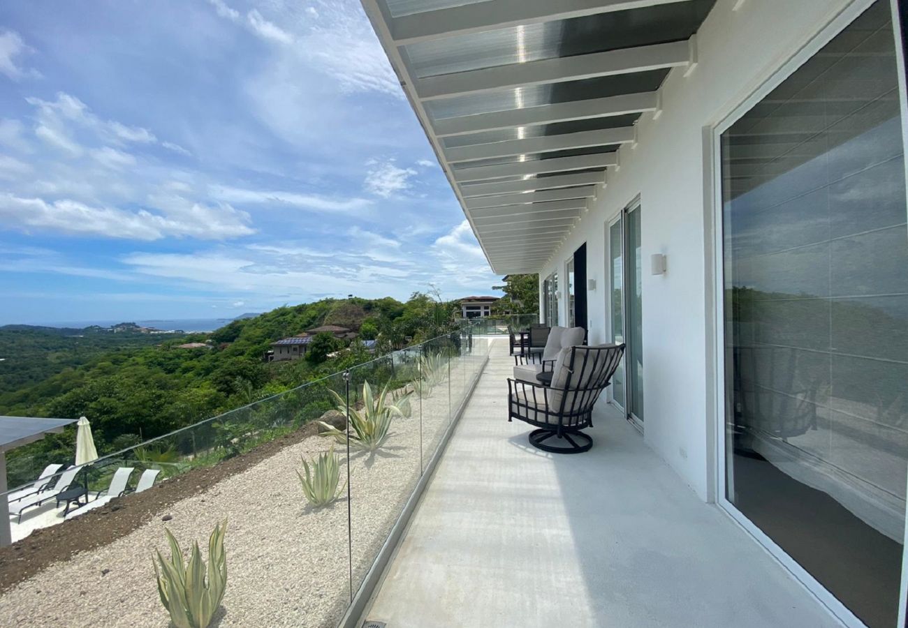 House in Playa Flamingo - 2 BR Home in Mar Vista-Pool-Balcony-Ocean View-BBQ: Casa Ayla B