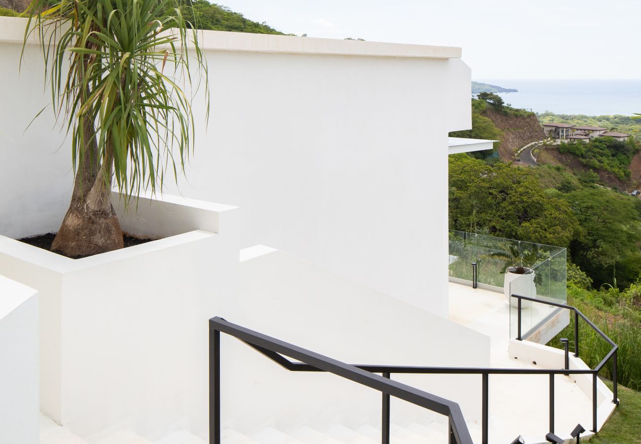 House in Playa Flamingo - 2 BR Home in Mar Vista-Pool-Balcony-Ocean View-BBQ: Casa Ayla B