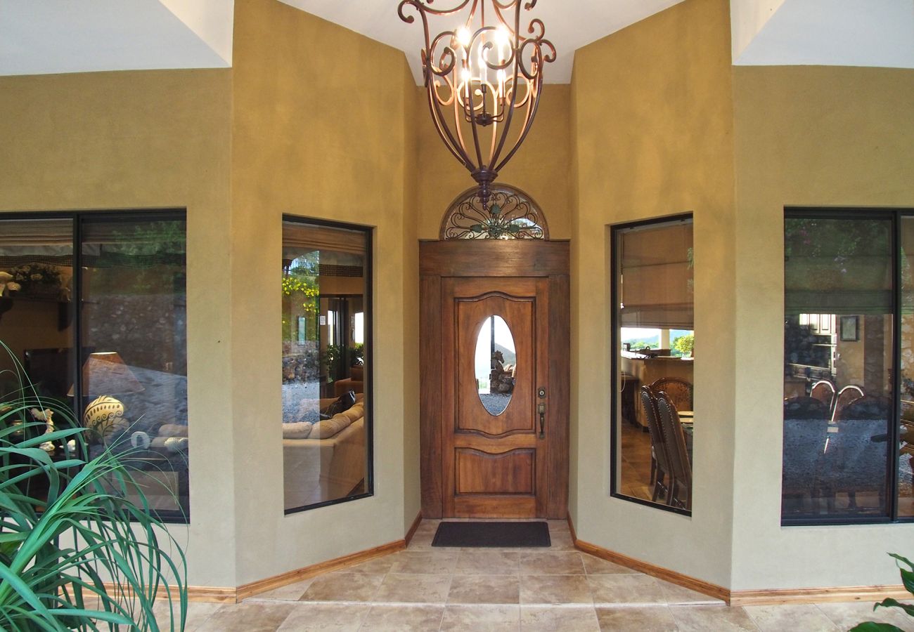 House in Potrero - Housekeeping•BBQ•Pool•4 TVs•Garden•Oceanview villa: Casa Sol Azul