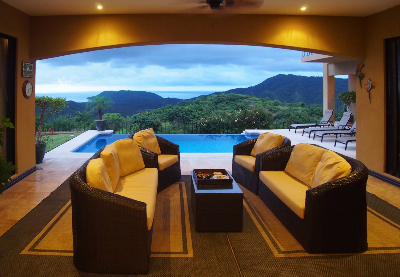 House in Potrero - Housekeeping•BBQ•Pool•4 TVs•Garden•Oceanview villa: Casa Sol Azul