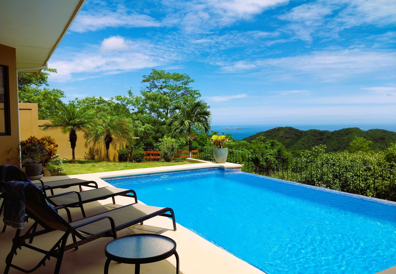 House in Potrero - Housekeeping•BBQ•Pool•4 TVs•Garden•Oceanview villa: Casa Sol Azul