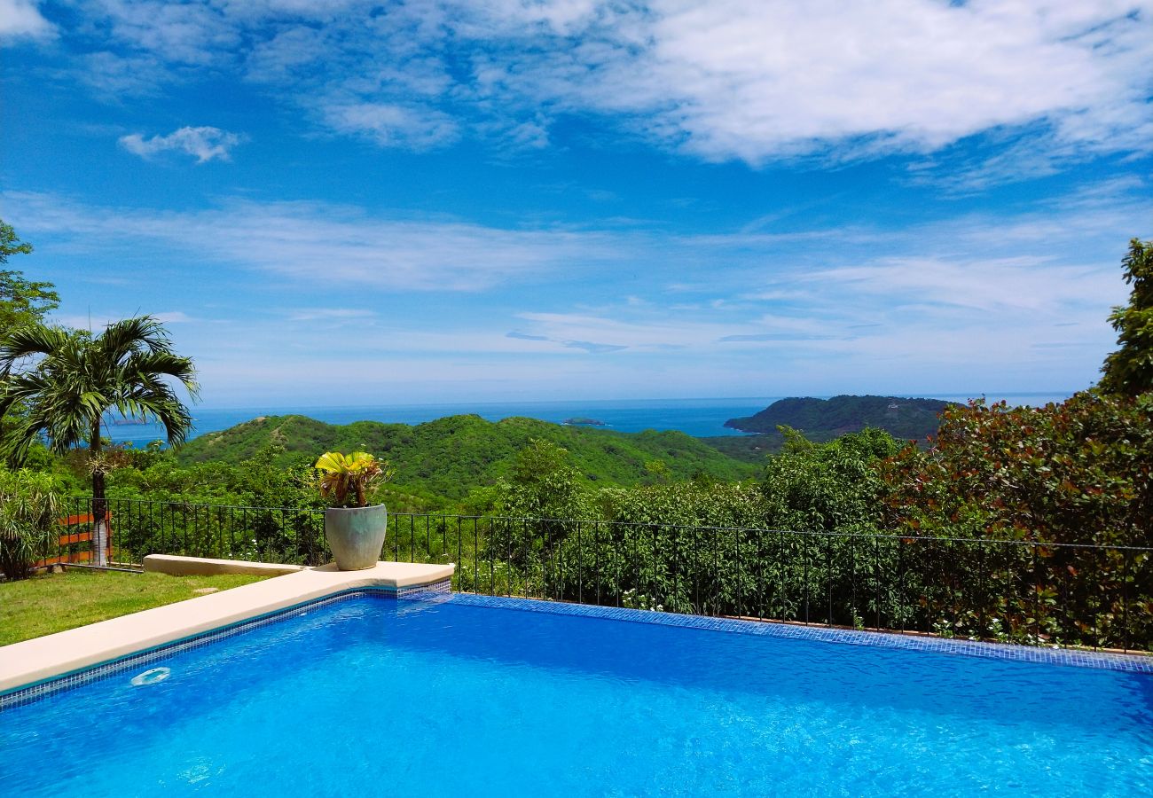 House in Potrero - Housekeeping•BBQ•Pool•4 TVs•Garden•Oceanview villa: Casa Sol Azul