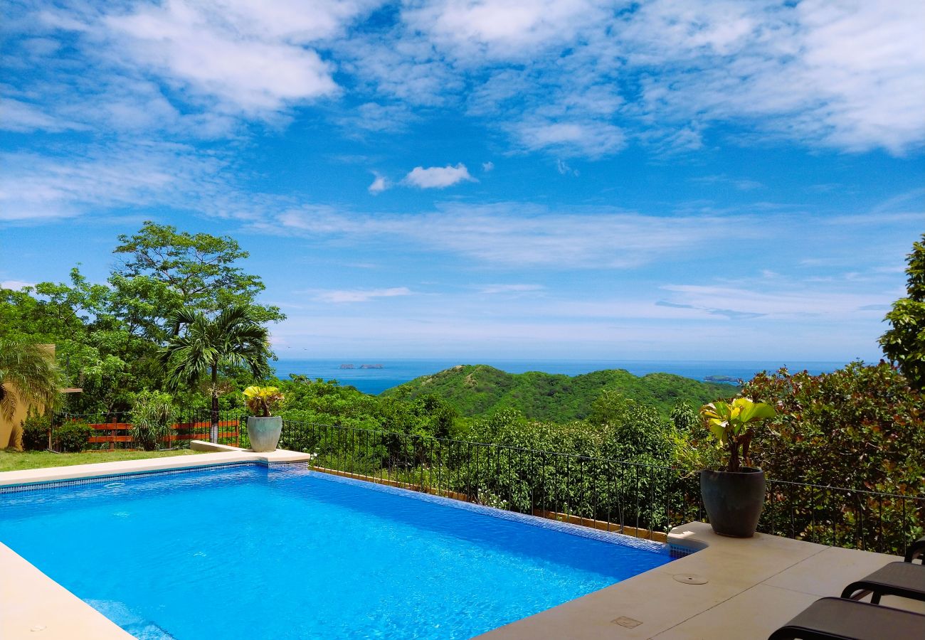 House in Potrero - Housekeeping•BBQ•Pool•4 TVs•Garden•Oceanview villa: Casa Sol Azul