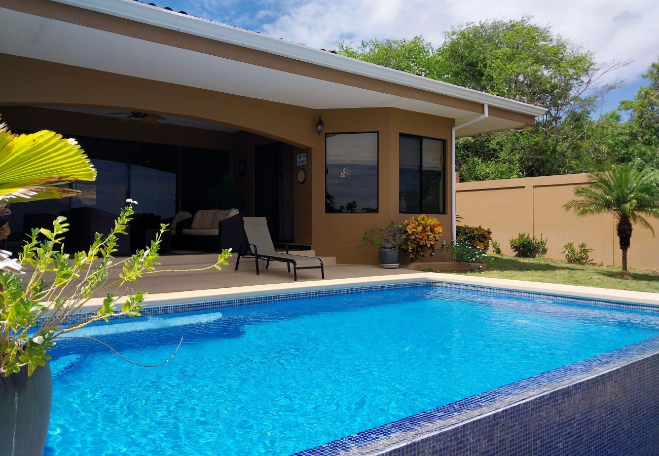 House in Potrero - Housekeeping•BBQ•Pool•4 TVs•Garden•Oceanview villa: Casa Sol Azul