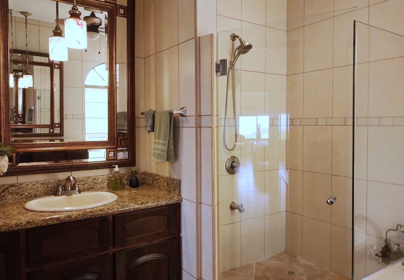 House in Potrero - Housekeeping•BBQ•Pool•4 TVs•Garden•Oceanview villa: Casa Sol Azul