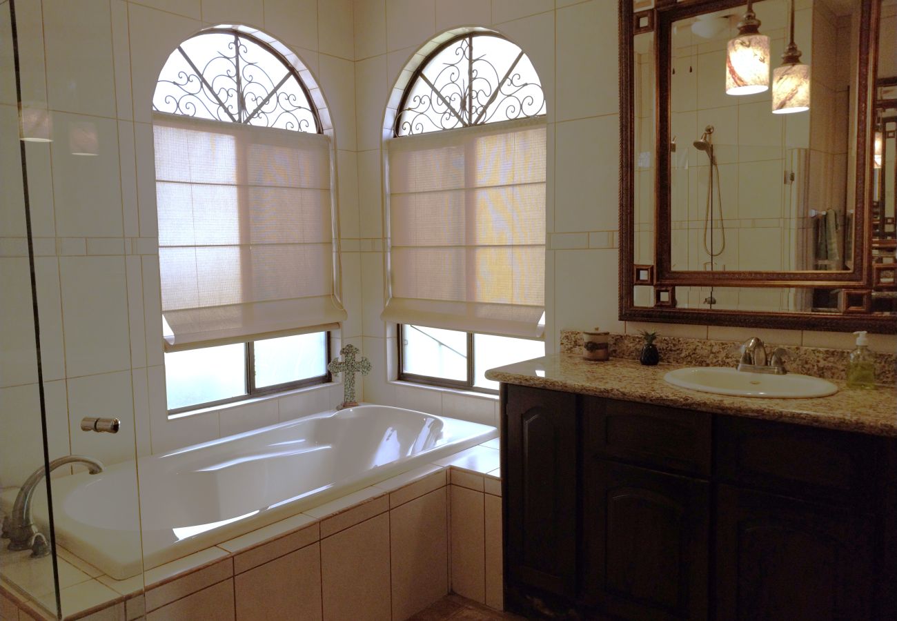 House in Potrero - Housekeeping•BBQ•Pool•4 TVs•Garden•Oceanview villa: Casa Sol Azul