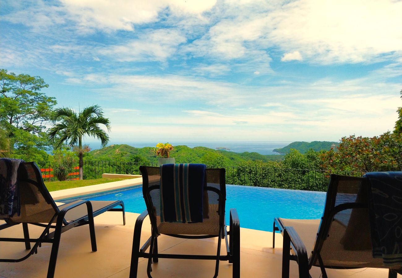 House in Potrero - Housekeeping•BBQ•Pool•4 TVs•Garden•Oceanview villa: Casa Sol Azul
