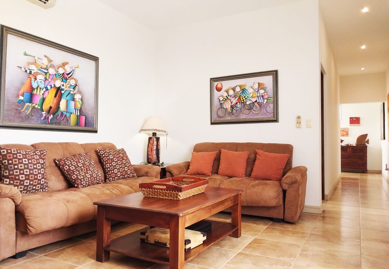 House in Potrero - Housekeeping•BBQ•Pool•4 TVs•Garden•Oceanview villa: Casa Sol Azul