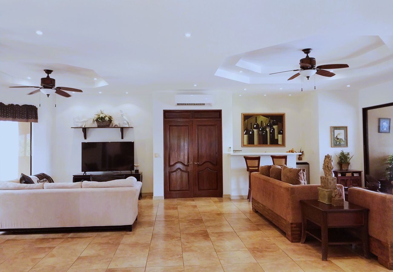 House in Potrero - Housekeeping•BBQ•Pool•4 TVs•Garden•Oceanview villa: Casa Sol Azul
