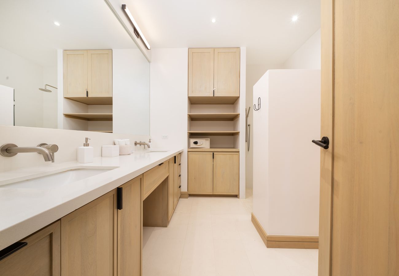 Condominium in Las Catalinas - Beach Club Included | 1 min to beach | sleeps 5 | Plaza Mercado 12