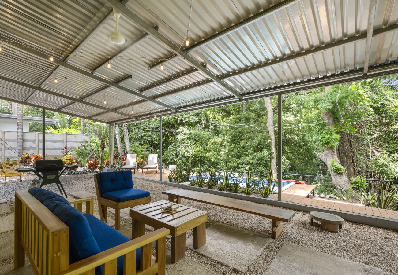 Bungalow in Potrero - 2BR nature home, Pool, 900m Walk to Potrero Beach - Casa Lemonpaloosa
