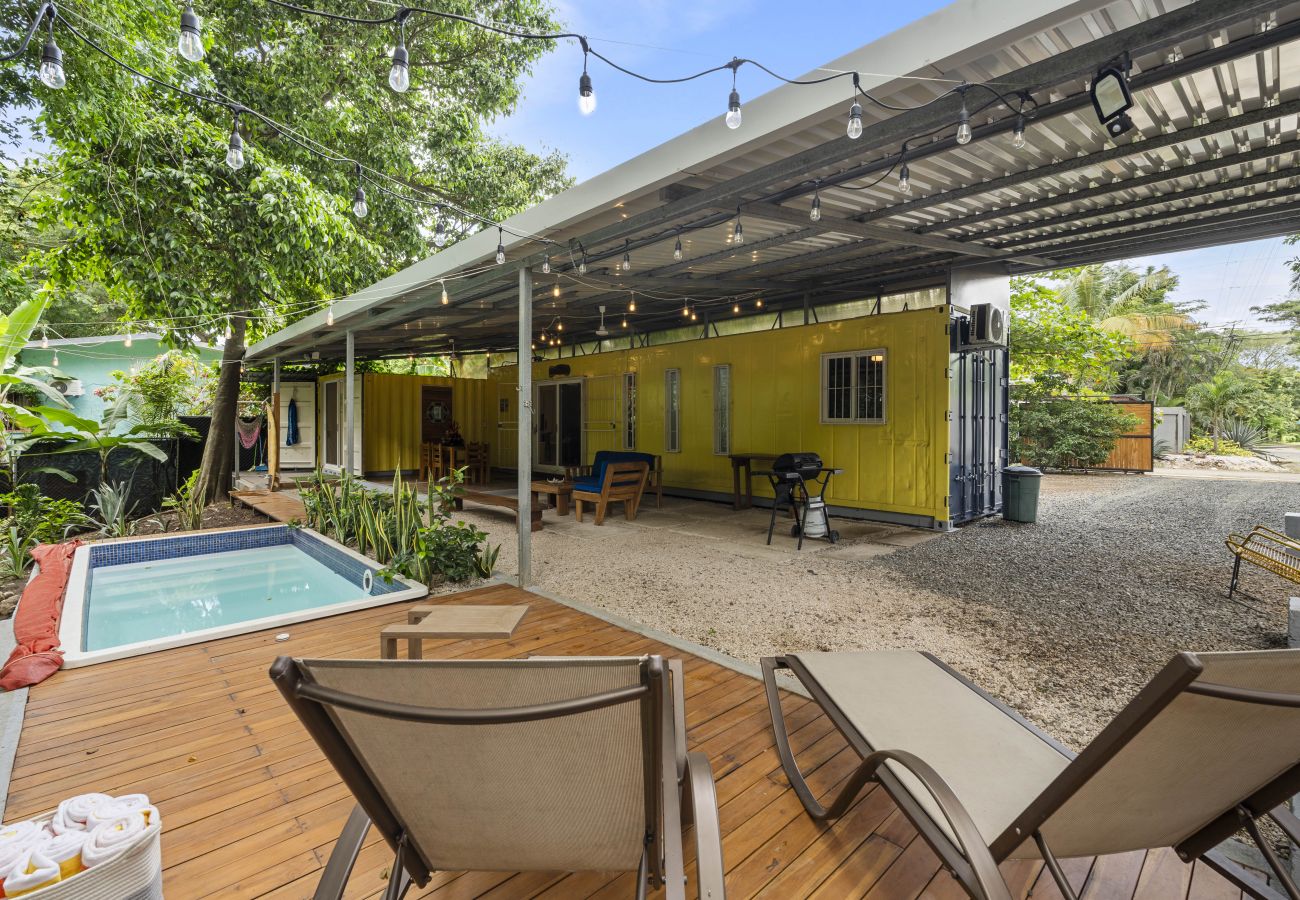 Bungalow in Potrero - 2BR nature home, Pool, 900m Walk to Potrero Beach - Casa Lemonpaloosa