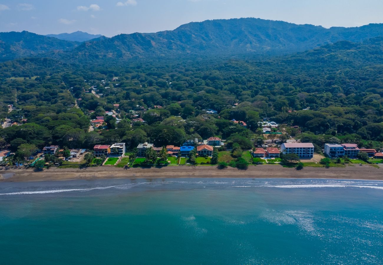 Bungalow in Potrero - 2BR nature home, Pool, 900m Walk to Potrero Beach - Casa Lemonpaloosa
