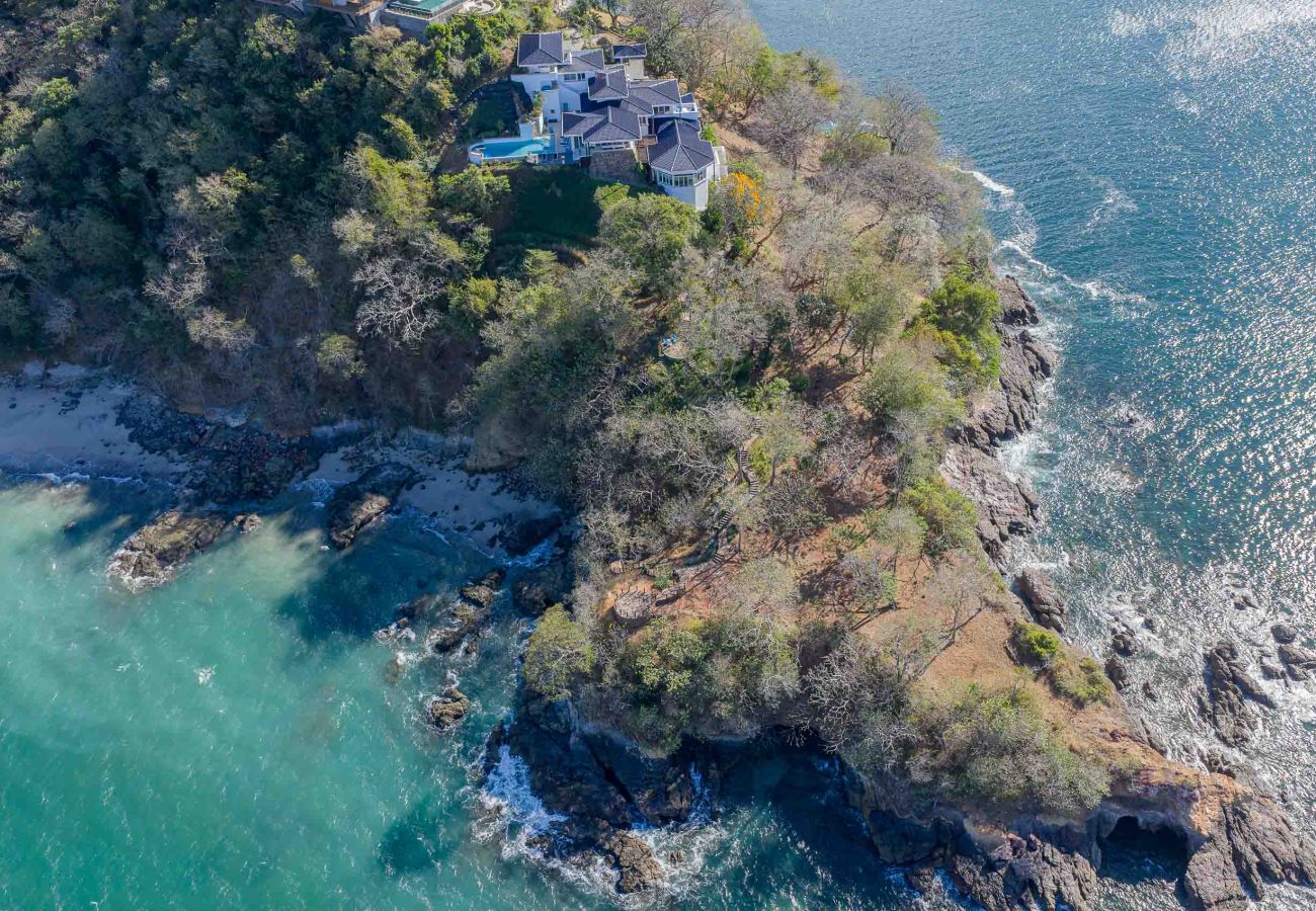 Villa in Playa Flamingo - Luxury Oceanfront Villa•Sunset Views•Beach Access - Casa Dos Monos