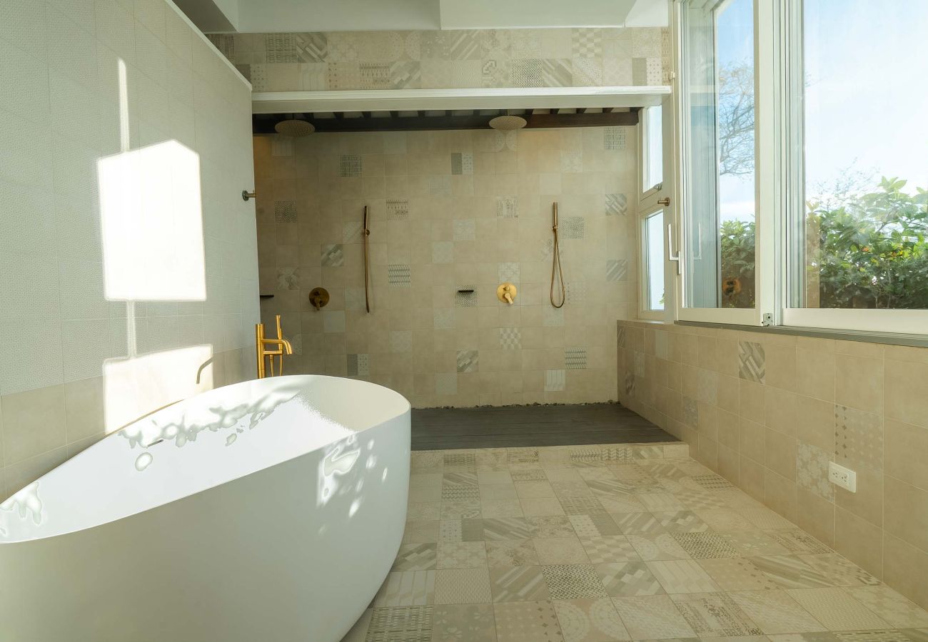Villa in Playa Flamingo - Luxury Oceanfront Villa•Sunset Views•Beach Access - Casa Dos Monos