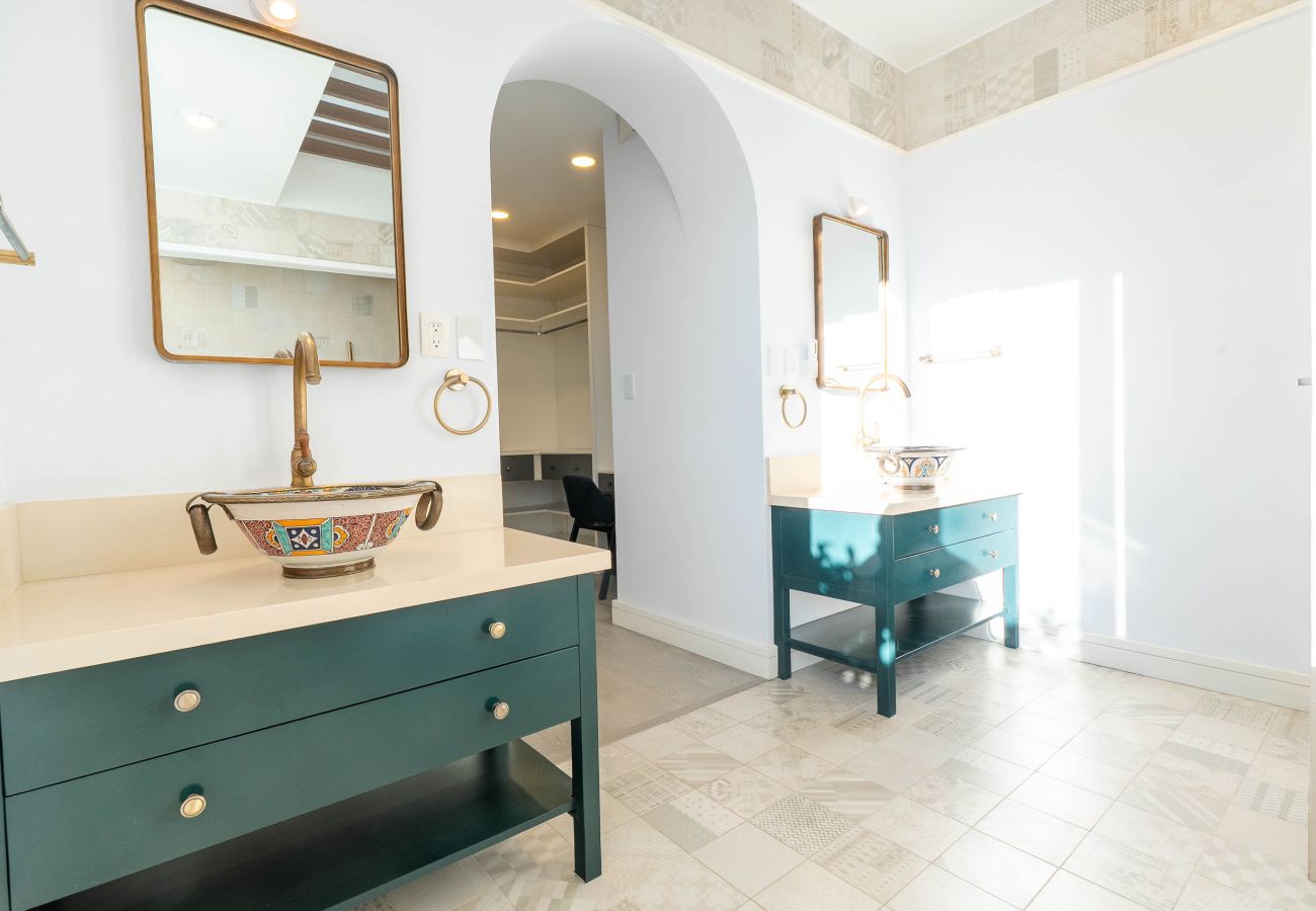 Villa in Playa Flamingo - Luxury Oceanfront Villa•Sunset Views•Beach Access - Casa Dos Monos