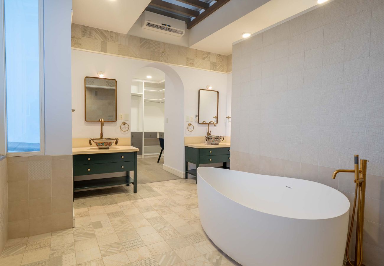 Villa in Playa Flamingo - Luxury Oceanfront Villa•Sunset Views•Beach Access - Casa Dos Monos