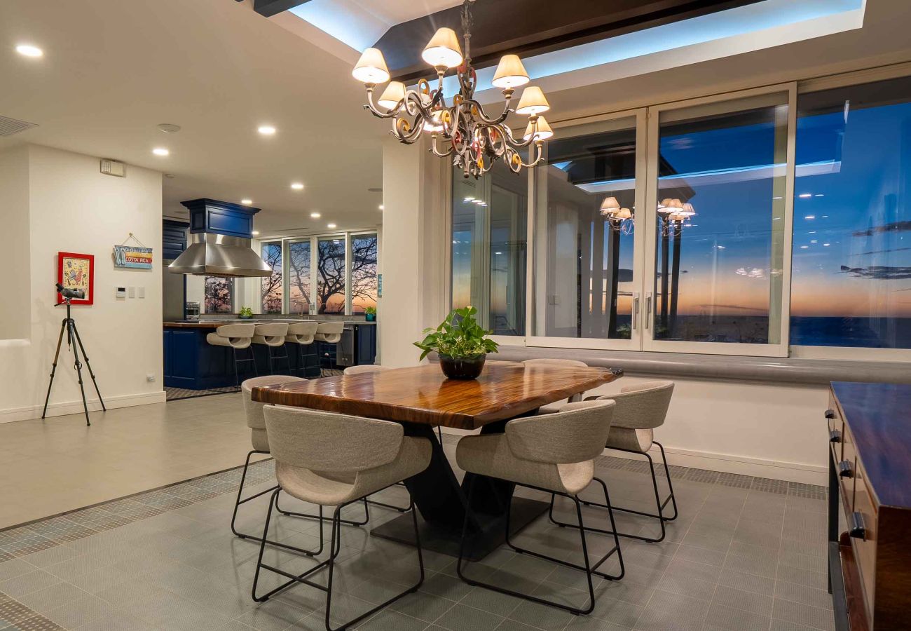 Villa in Playa Flamingo - Luxury Oceanfront Villa•Sunset Views•Beach Access - Casa Dos Monos