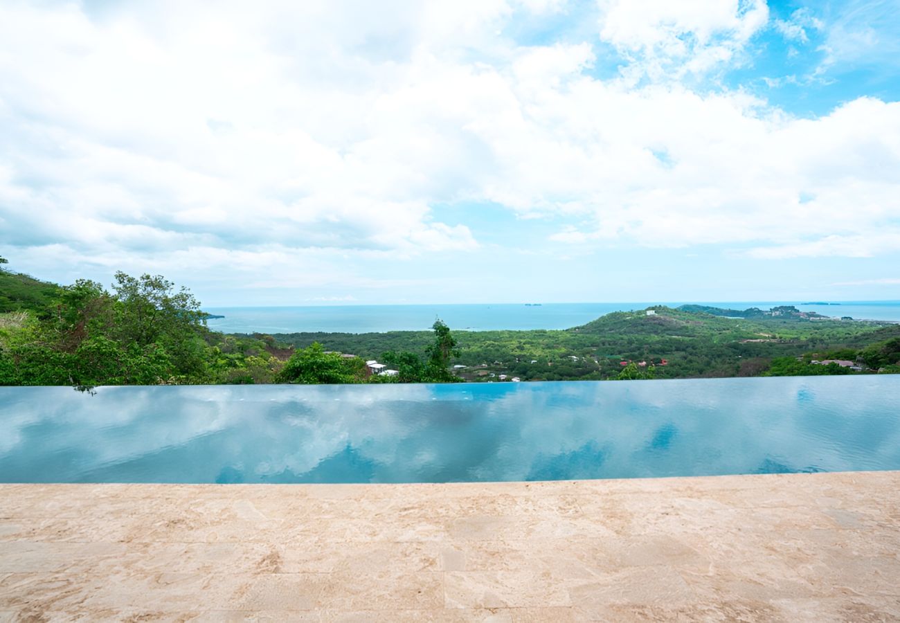 Villa in Playa Flamingo - Mar Vista 6BR Villa | Pool & Panoramic Ocean Views - Casa Vista del Rey