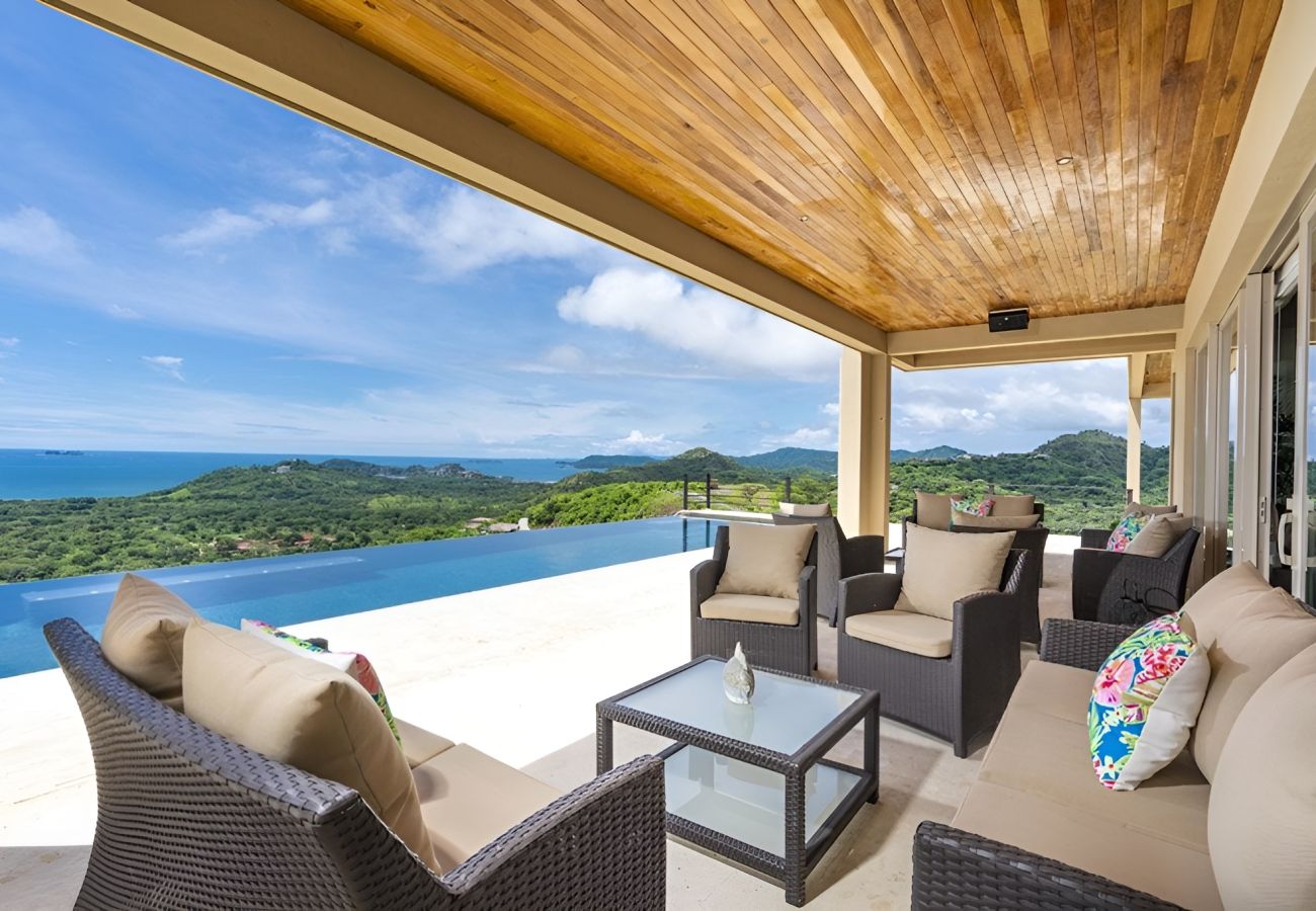Villa in Playa Flamingo - Mar Vista 6BR Villa | Pool & Panoramic Ocean Views - Casa Vista del Rey