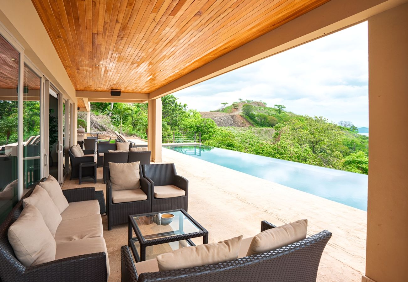 Villa in Playa Flamingo - Mar Vista 6BR Villa | Pool & Panoramic Ocean Views - Casa Vista del Rey