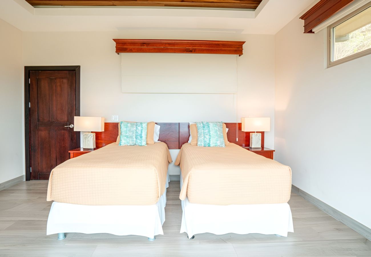 Villa in Playa Flamingo - Mar Vista 6BR Villa | Pool & Panoramic Ocean Views - Casa Vista del Rey